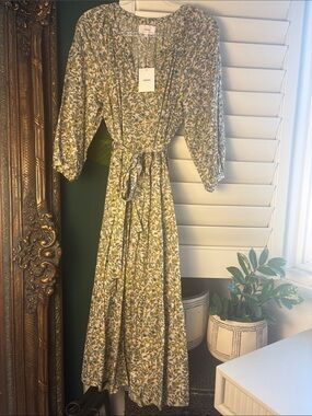 Xirena NWT Tie-Waist Floral Boho Maxi Dress in Sage and Cream 100% cotton size M